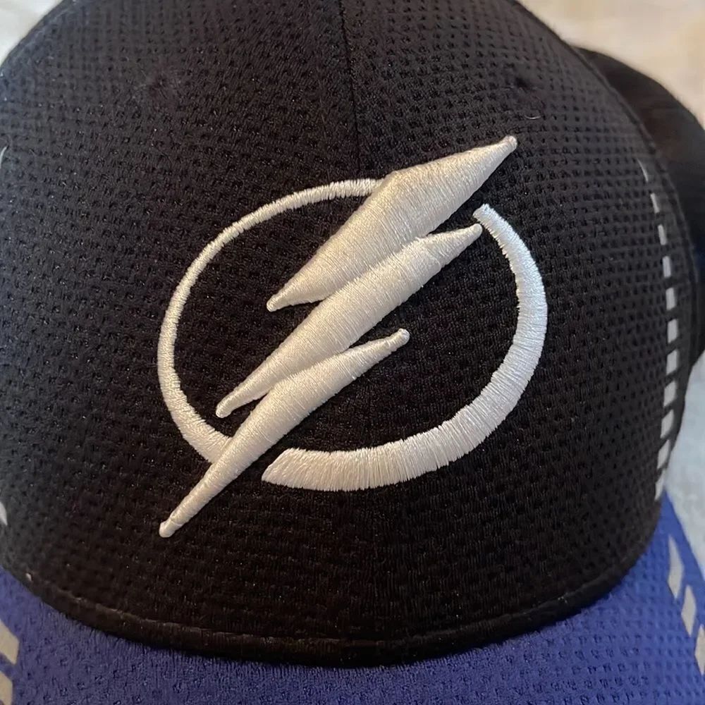 Tampa bay lightning Hat fitted small - medium - Picture 2 of 6